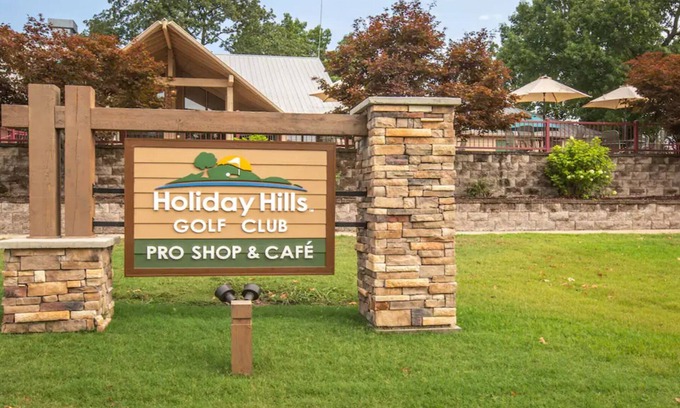 Branson Condo | HICV Holiday Hills Resort studio unit Friday check-in