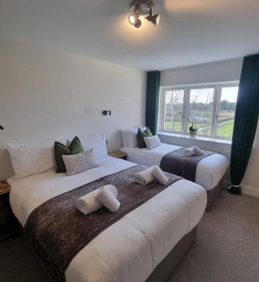 Malahide House | Hidden Acres- Deluxe Double & Single Room