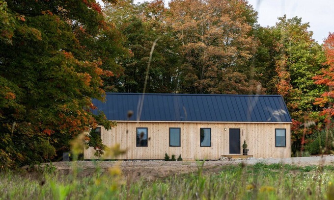 Petoskey Cabin | Hidden Acres Vestur Cabin - Ski Getaway - Hot Tub