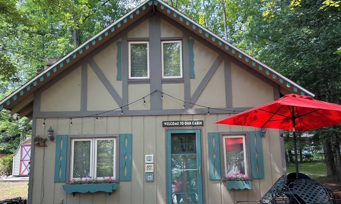 Higgins Lake Cottage | Hidden Bargain Gem. Steps to Higgins Lake!