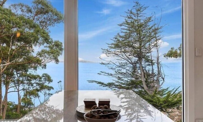 Blackmans Bay House | Hidden Bay Retreat 15 Min to Hobart, 5 Bed 3 Bath