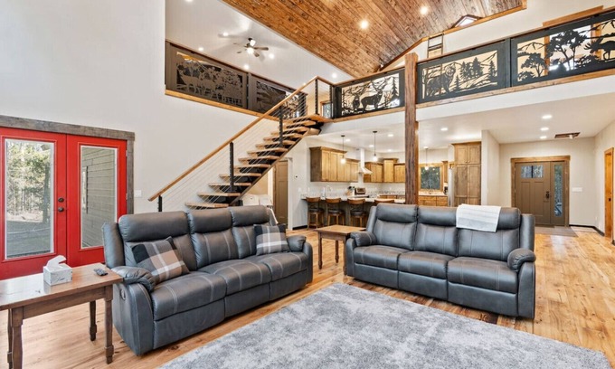 Ashton Cabin | Hidden Bear | Modern Forest Lodge Near Yellowstone