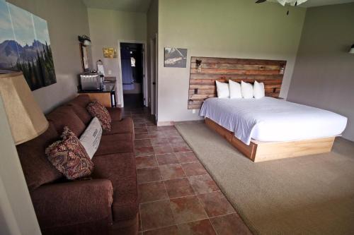 Baker Hotel | Hidden Canyon Retreat