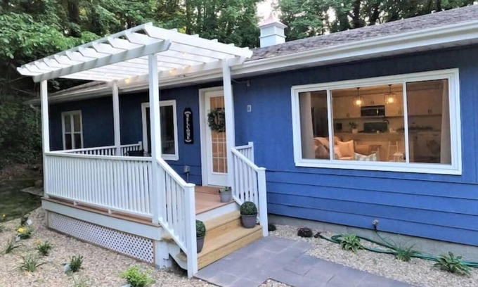 Berrien Springs House | Hidden Cottage Near Notre Dame