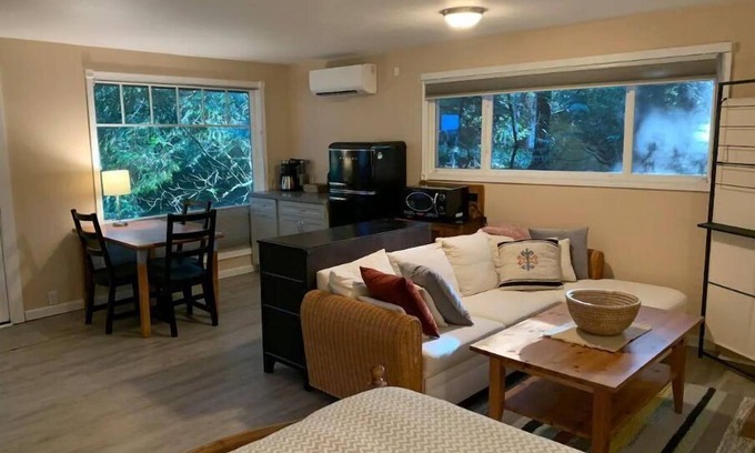 Lake Forest Park Apartment | Hidden Creek Studio in Lake Forest Park!