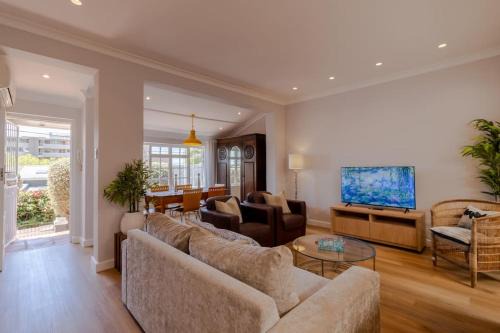 Cape Town City Centre House | Hidden De Waterkant Cottage with Tranquil Garden