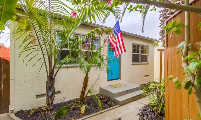 Ocean Beach Cottage | HIDDEN GEM 2-1/2 BLOCKS TO THE BEACH