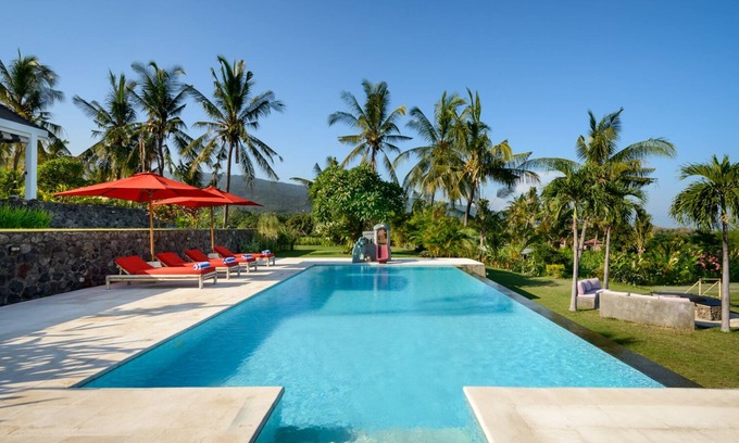 Kalibukbuk Villa | Hidden Gem 3br Pool Villa Ocean View & Mountain Backdrop