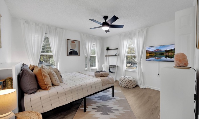 Jacksonville Beach House | {Hidden Gem} Beach Home, Steps to Ocean, 6 Bikes. Complete Kit for the beach