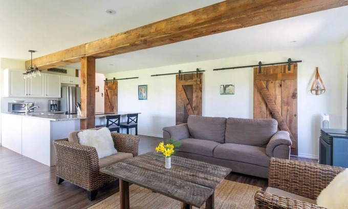 Mulmur Cabin | Hidden Gem! Charming rural getaway close to hiking/skiing/biking. Dog friendly!