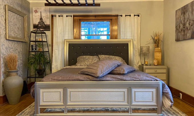 Stoughton Bed & Breakfast | Hidden Gem - Downtown Stoughton w/optional Sauna.