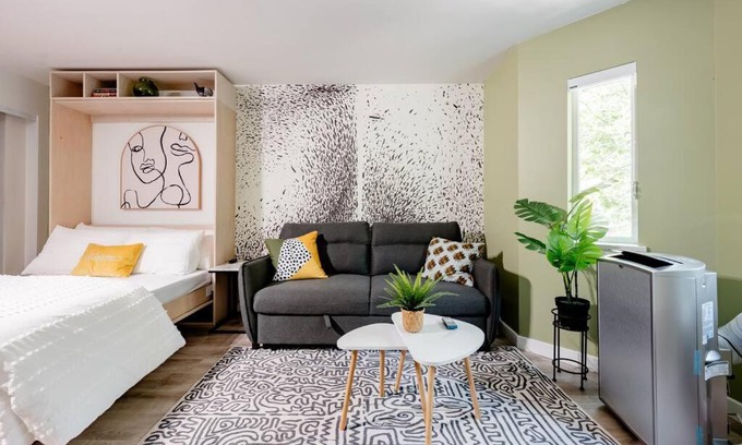 Gastown Apartment | Hidden Gem: Historical Gastown