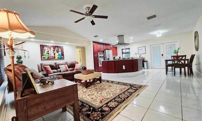 Sebring House | Hidden Gem Home @Oceanside Ave
