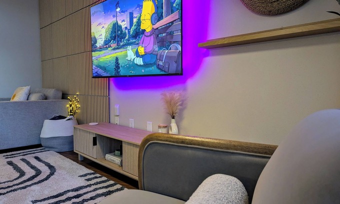Spring Apartment | Hidden Gem in CityPlace for executives - comfortably designed with Pool and Gymn