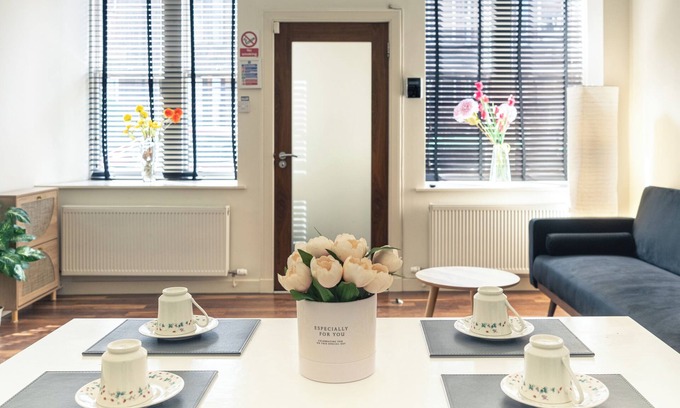 Merchiston Apartment | Hidden Gem in the Heart of the City, Freshly Renovated, Entire Apartment!