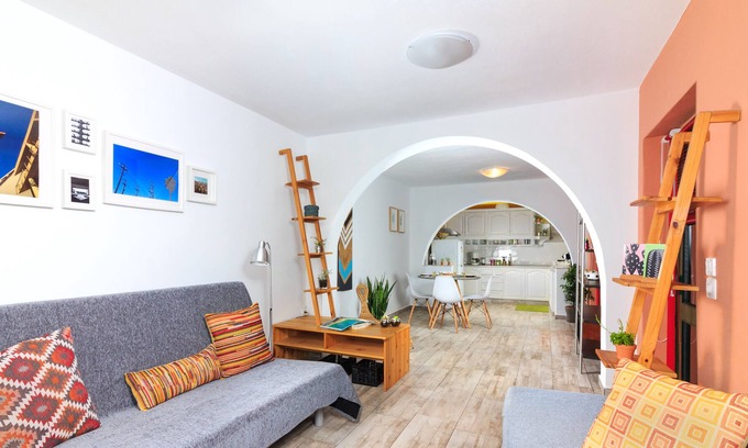 Agia House | ♦ Hidden Gem ♦ Modern house ▎Flower yard ▎Quiet village ▎Nature ▎Hikes