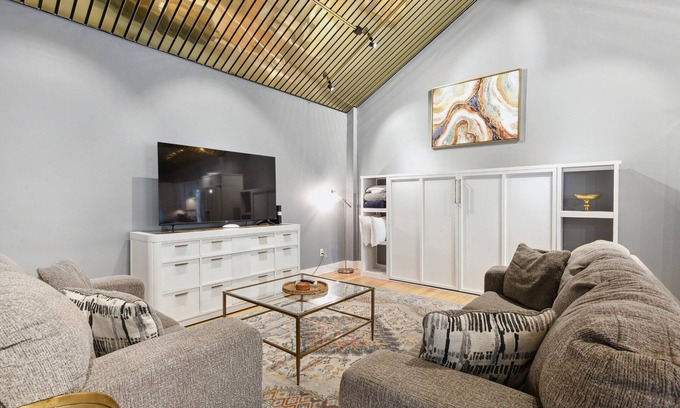 Gulfport House | Hidden Gem near the Beach and Downtown-Guest House only