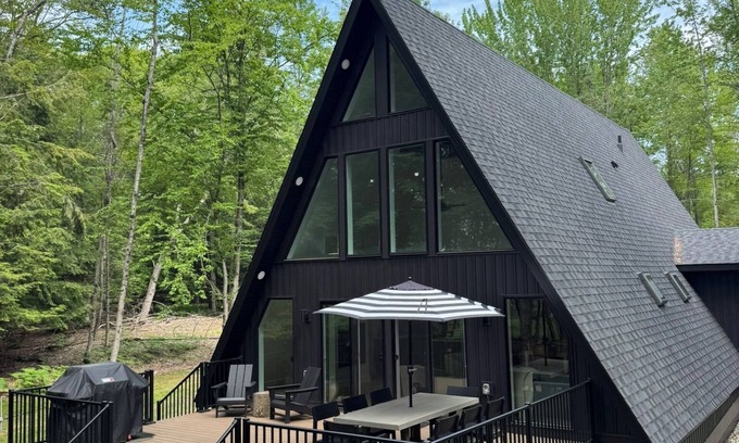 Bellaire House | Hidden gem, nestled in the woods on Lake Bellaire.