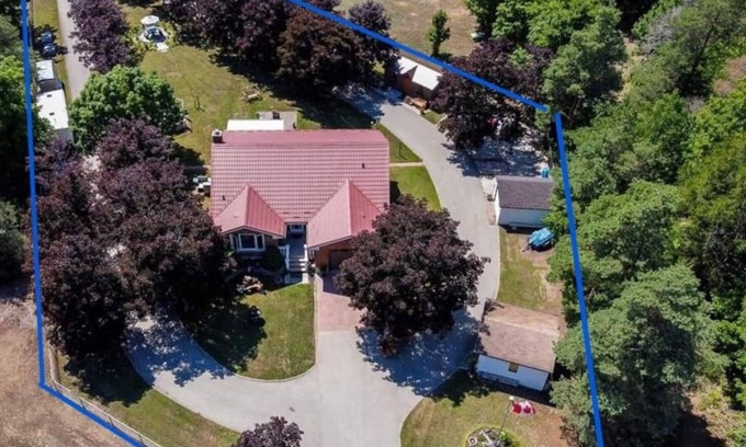 Sauble Beach House | Hidden Gem of Sauble Beach Minutes From the Beach!