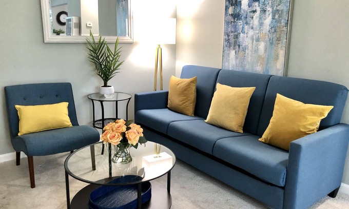 Crescent Park Apartment | "Hidden Gem" on University Ave downtown Palo Alto.