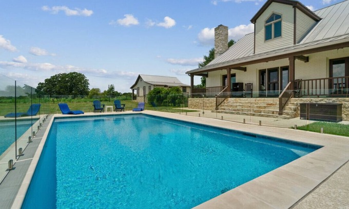 New Ulm House | Hidden Gem: Spacious Countryside Retreat w/Pool