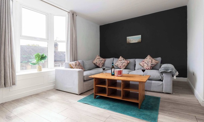 Loftus House | Hidden Gem with bags of space! 3 Bed Town House!