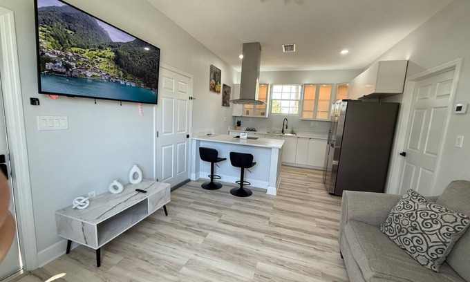 Palm River-Clair Mel Apartment | Hidden Getaway - Apartament A