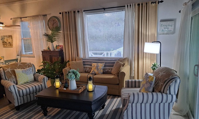 Venetian Road Settlement House | Hidden Haven - 2 bedrooms with ensuite baths & living/dining and full kitchen.