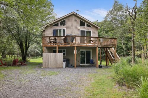 Briar Crest Woods House | Hidden Haven by AvantStay Hot Tub Game Room Deck Fire Pit