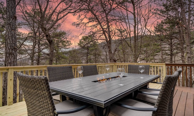 McGaheysville Ski Chalet | Hidden Haven - Kids friendly home, Great Location, Extended Deck, Outdoor Dining