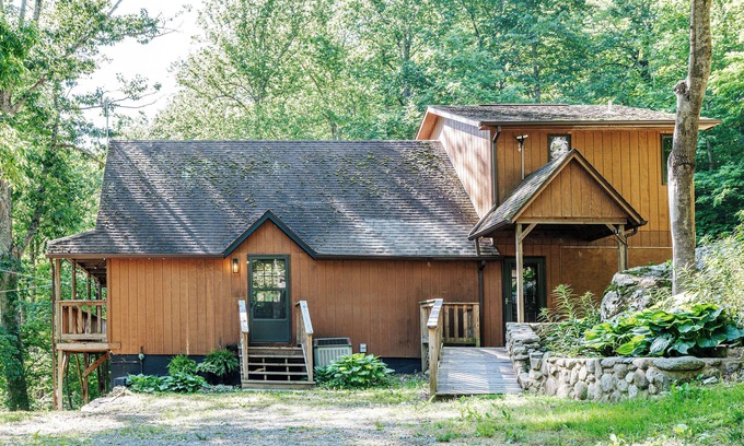 Hood House | Hidden Hollow: Peaceful Hideaway Near Shenandoah, Massanutten