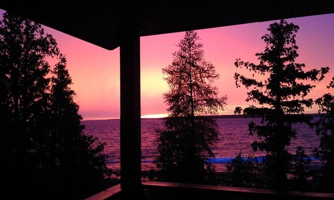 Northern Bruce Peninsula Cottage | Hidden James retreat on the shoreline of Lake Huron, close to Grotto