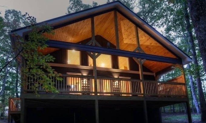 Cleveland Cabin | Hidden Jewel - Barndominium-Style Cabin Nestled in the Woods
