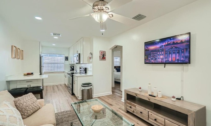 Singer Island Apartment | Hidden Oasis * Stunning 2 BR * Sunset Shores