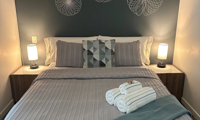 Downtown Victoria Condo | "HIDDEN RETREAT" in the heart of Victoria's Historic Inner Harbour-Chinatown
