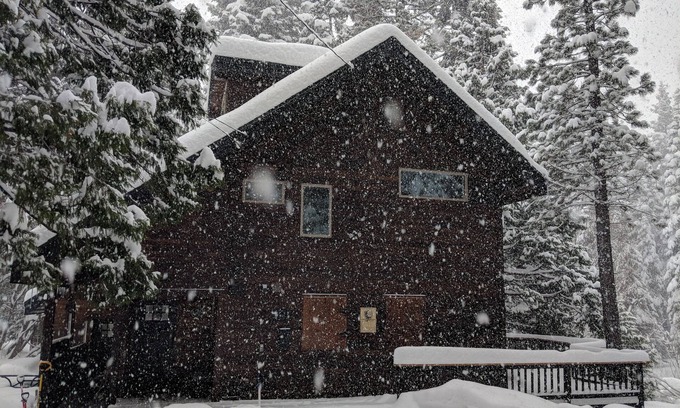 Bunker Tract Cabin | Hidden Serenity Lodge - Private setting, 10 min walk to Lake Tahoe