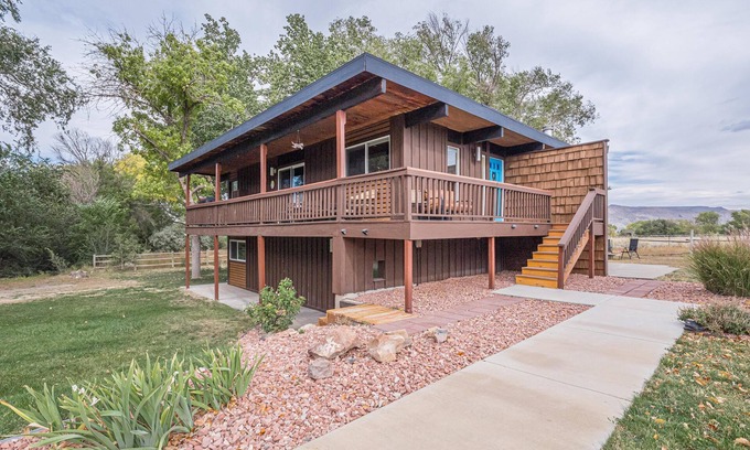 Palisade House | Hidden Serenity: Pet Friendly Patio Dining
