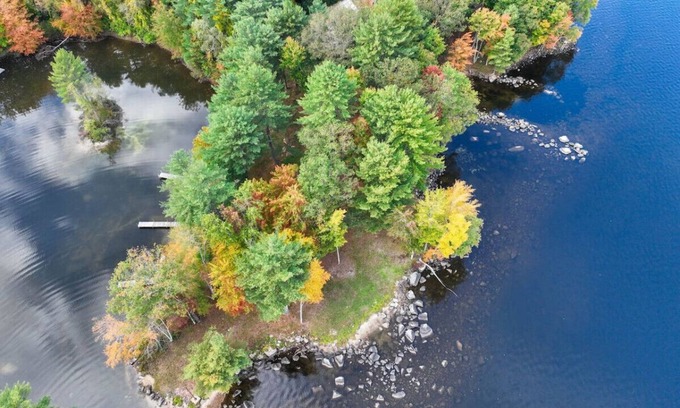 North Bridgton House | Hidden Shores | Lakefront | 1.6 Acre Peninsula