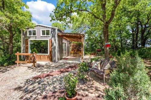Weatherford House | Hidden Treasure Harvest House Forest Getaway 30 Min. West of Fort Worth