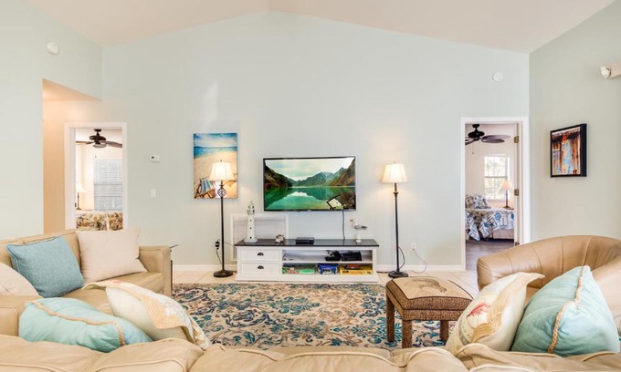 Hills T P Apartment | Hidden Treasure Pier Area Pool Home