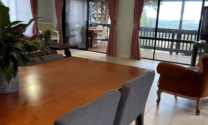 Wallan House | Hidden Valley Victoria -tuscany Vibe - Entire House - Near Golf Course & Trails