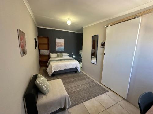 Quigney Beach House | Hide 2 On Rees