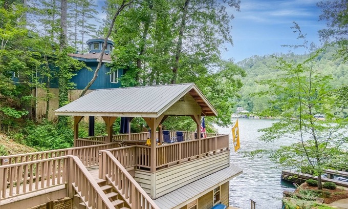 Tiger House | Hide-A-Way Cove – Luxury Lakefront Retreat on Lake Burton