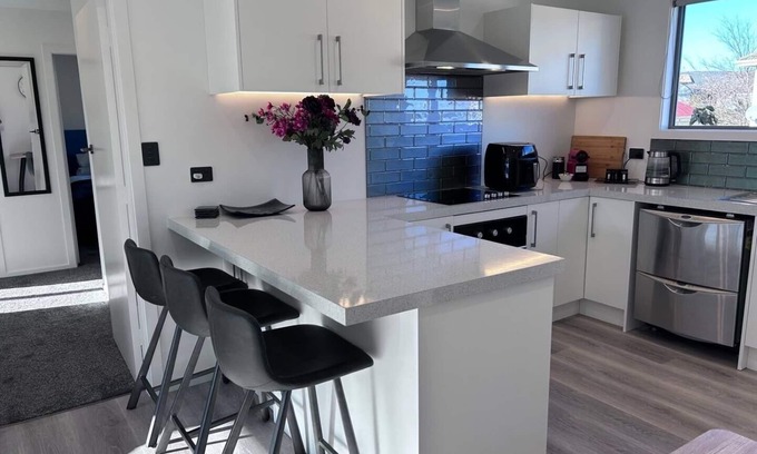 Invercargill Apartment | Hide away from the world, apartment style, on Dee!