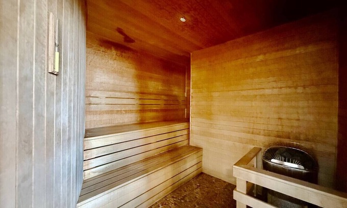 Oro-Medonte Apartment | Hideaway 2BR Condo Pool & Heated Pool