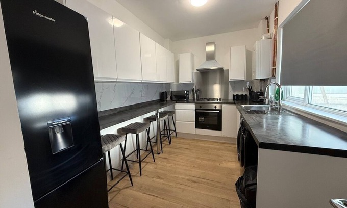 Bridgend House | Hideaway 4-Bed House in Bridgend"