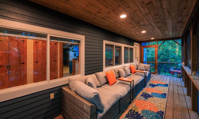 Mount Sunapee Cabin | Hideaway By The Bay - 20ft boat slip and 4 minutes to Mount Sunapee