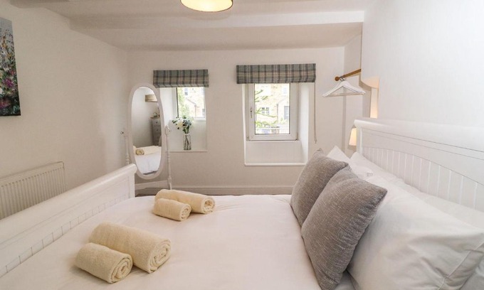 Barnoldswick House | Hideaway Cottage
