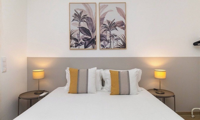 Alto do Pina Apartment | Hideaway Family Apartment | Private Terrace | AC