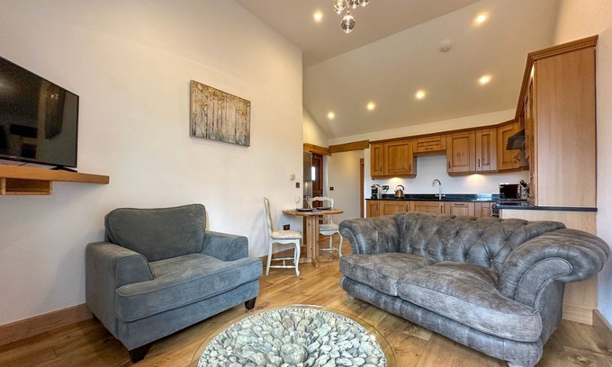 Marhamchurch House | Hideaway for Two, Underfloor Heated, Impressive Four Poster Plank Bed
